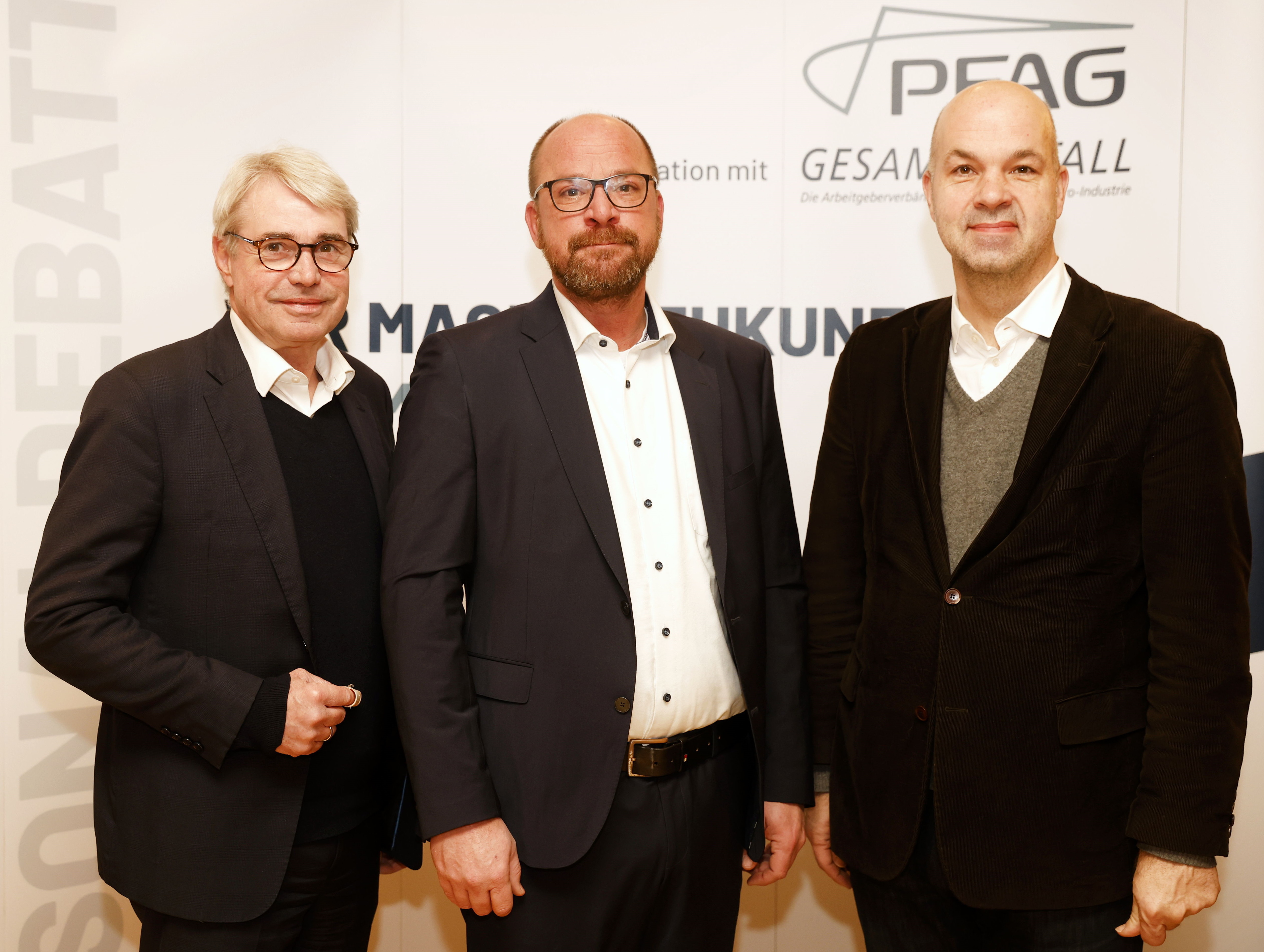 von links: FDP-Bundestagsabgeordneter Carl-Julius Cronenberg, Mitglied im Ausschuss für Arbeit und Soziales, Sven Kramer, Sprecher der Geschäftsführung der PEAG Holding GmbH, und Marcel Fratzscher, Professor und Präsident des Deutschen Instituts für Wirtschaftsforschung (DIW Berlin) 
