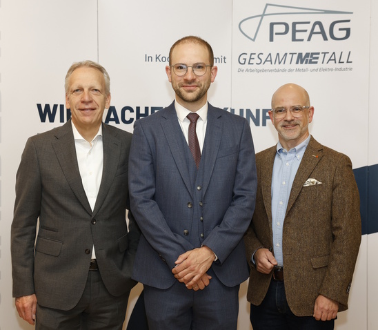 von links: Andreas Schmincke, Geschäftsführer der PEAG Holding GmbH, Prof. Dr. Stephan Seiwerth, Inhaber des Lehrstuhls für Bürgerliches Recht, Arbeitsrecht und Sozialrecht an der Martin‑Luther‑Universität Halle‑Wittenberg, und Prof. Dr. Claus Vormann, Professor für Human Resource Management an der FH Dortmund