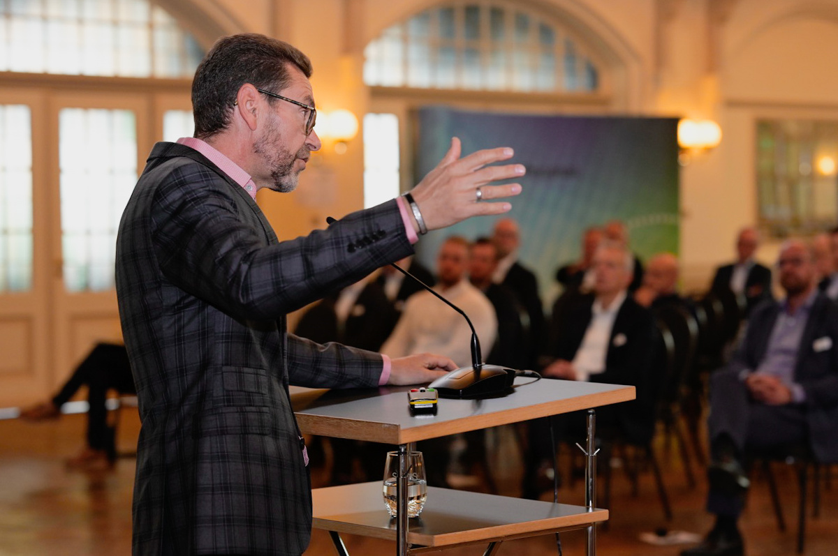 Professor Sascha Stowasser beim PEAG Symposium 2022