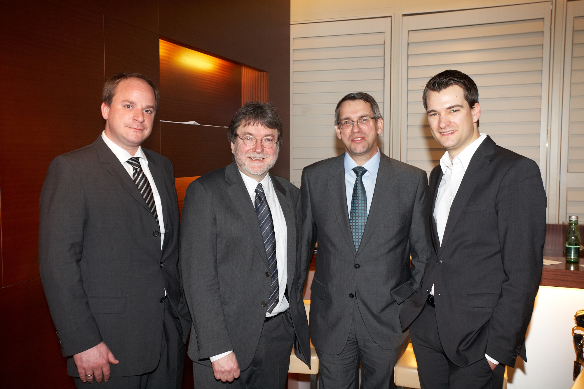 von links: PEAG-Geschäftsführer Sven Kramer, Johannes Vogel, arbeitsmarktpolitischer Sprecher der FDP-Bundestagsfraktion, PEAG-Geschäftsführer Gerd Galonska und Prof. Dr. Joachim Möller, Direktor des Instituts für Arbeitsmarkt- und Berufsforschung (IAB) der Bundesagentur für Arbeit