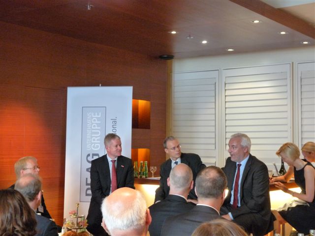 von links: Holger Schwannecke, Generalsekretär des Zentralverbands des Deutschen Handwerks, Moderator Henning Krumrey und Garrelt Duin, Wirtschaftspolitischer Sprecher der SPD-Bundestagsfraktion