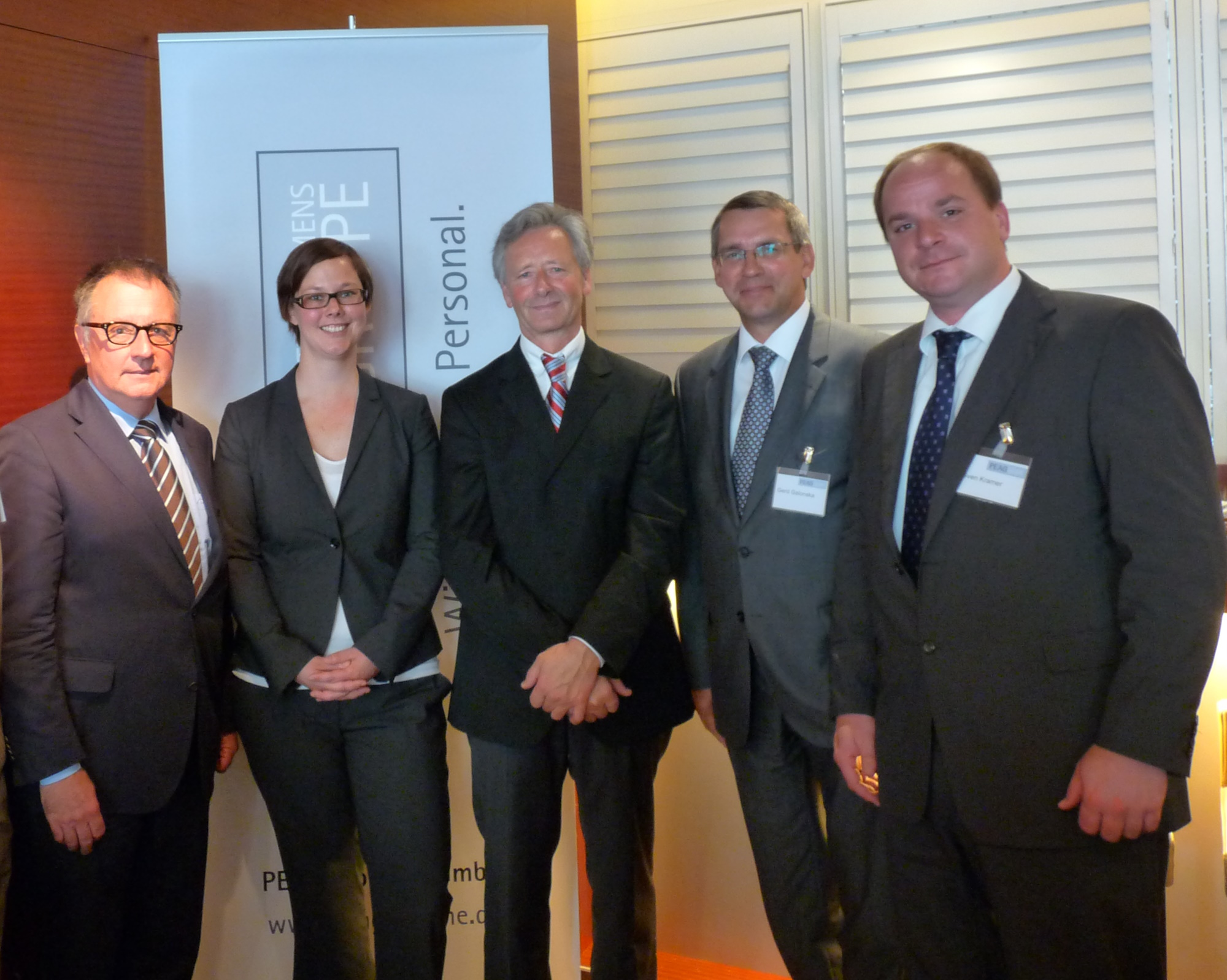 von links: Dr. Rolf Koschorrek, Obmann der CDU/CSU-Bundestagsfraktion im Gesundheitsausschuss, Moderatorin Sunna Gieseke, Georg Baum, Hauptgeschäftsführer der Deutschen Krankenhaus Gesellschaft (DKG), PEAG-Geschäftsführer Gerd Galonska und Sven Kramer