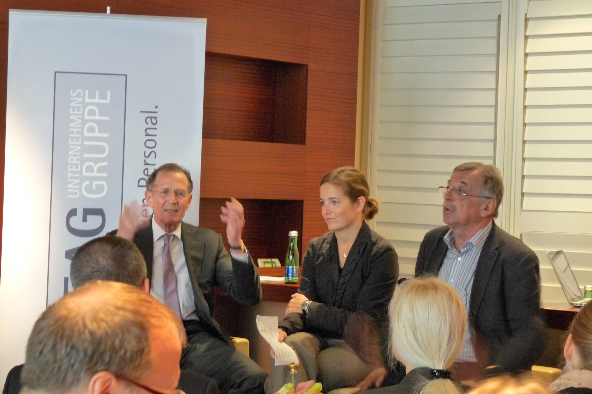 von links: Prof. Dr. Bert Rürup, Wirtschaftswissenschaftler und Rentenexperte, Moderatorin und Ottmar Schreiner, MdB, Vorsitzender der Arbeitsgemeinschaft für Arbeitnehmerfragen und Mitglied im SPD-Parteivorstand