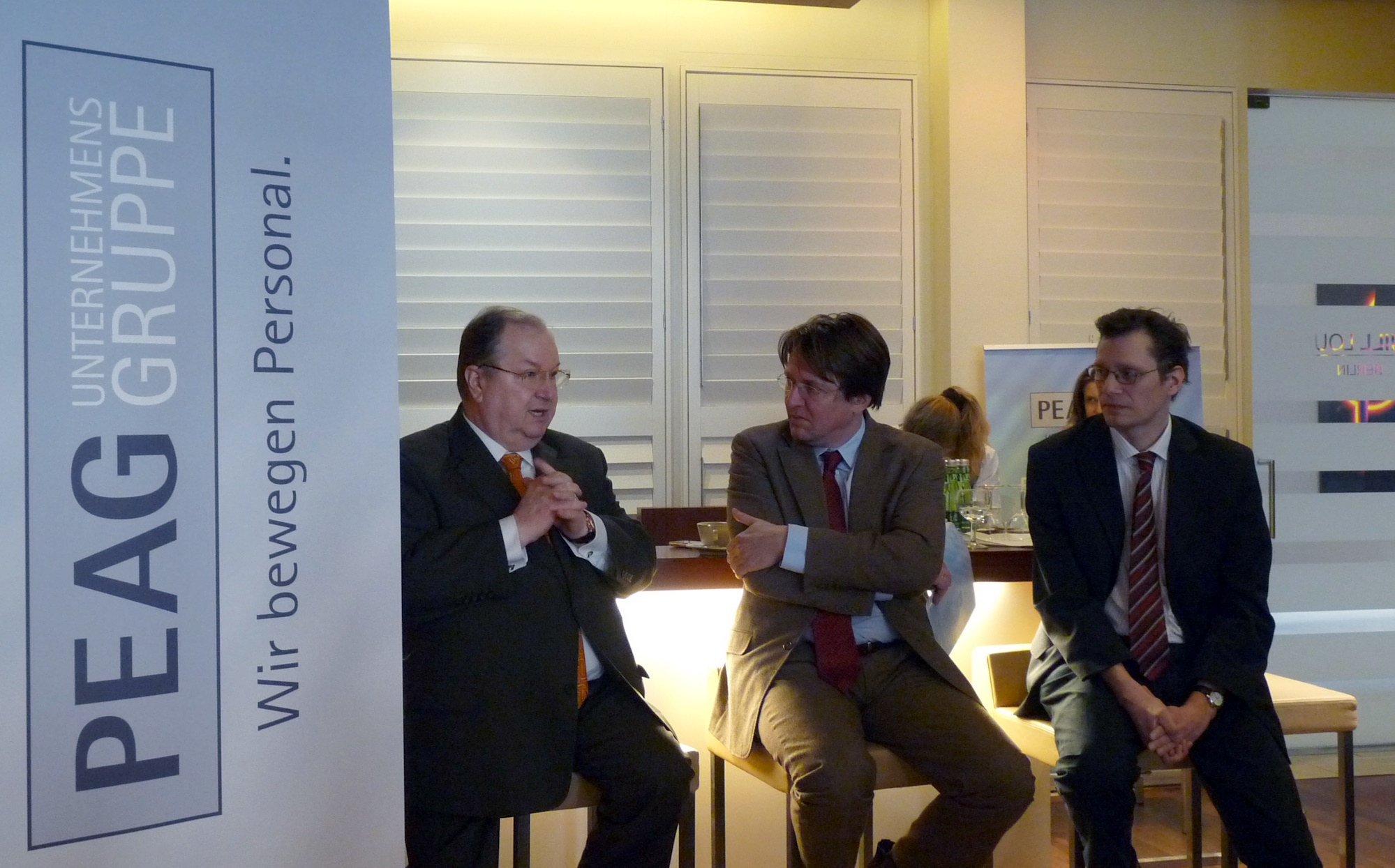 von links: Heinz Buschkowsky, Bezirksbürgermeister von Berlin-Neukölln, Moderator Gunnar Schupelius und Holger Schäfer, Arbeitsmarktexperte des Instituts der deutschen Wirtschaft Köln