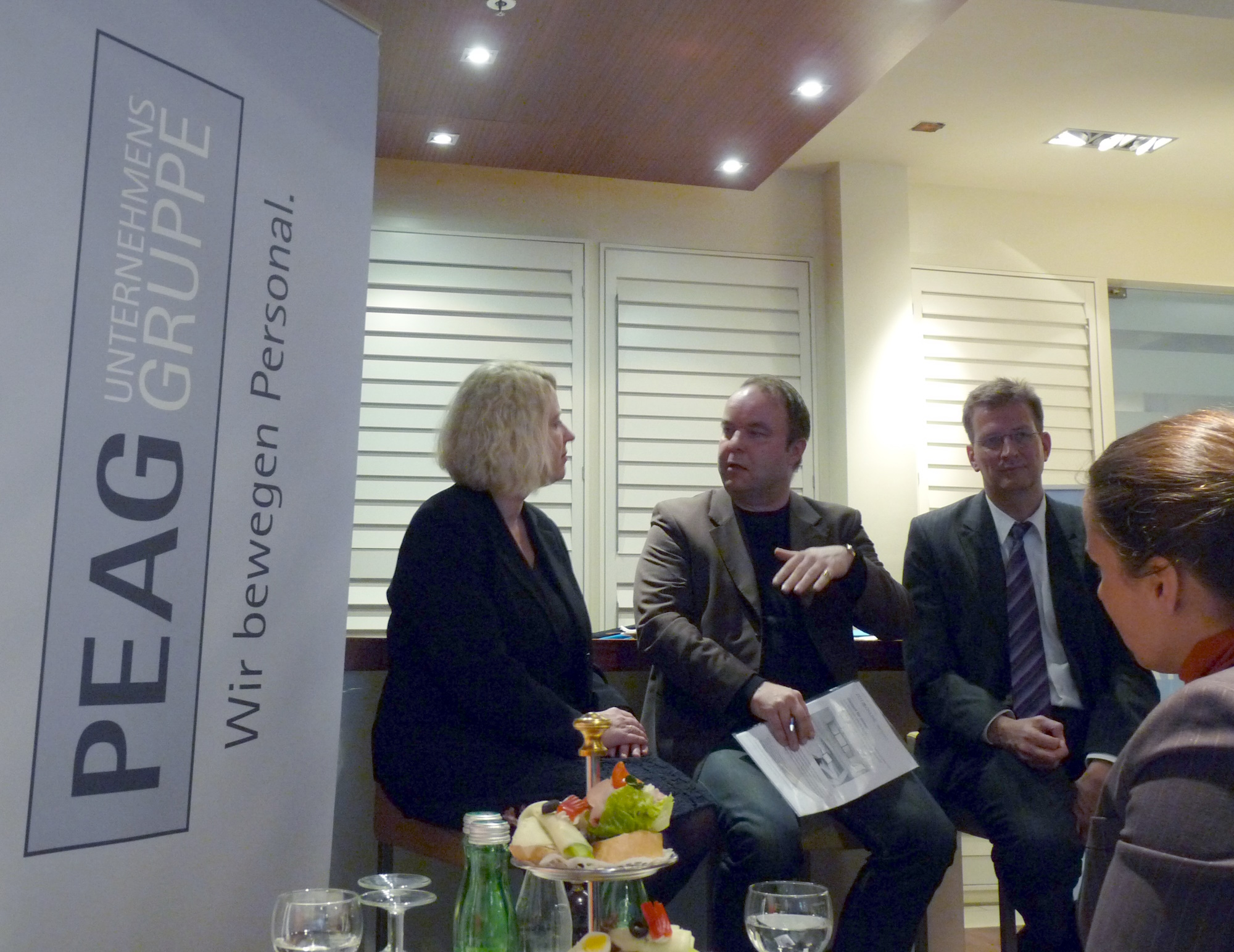 von links: Andrea Kocsis, stellvertretende ver.di-Bundesvorsitzende, Moderator Dr. Lutz Kinkel und Dr. Ralf Brauksiepe, parlamentarischer Staatssekretär bei der Bundesministerin für Arbeit und Soziales