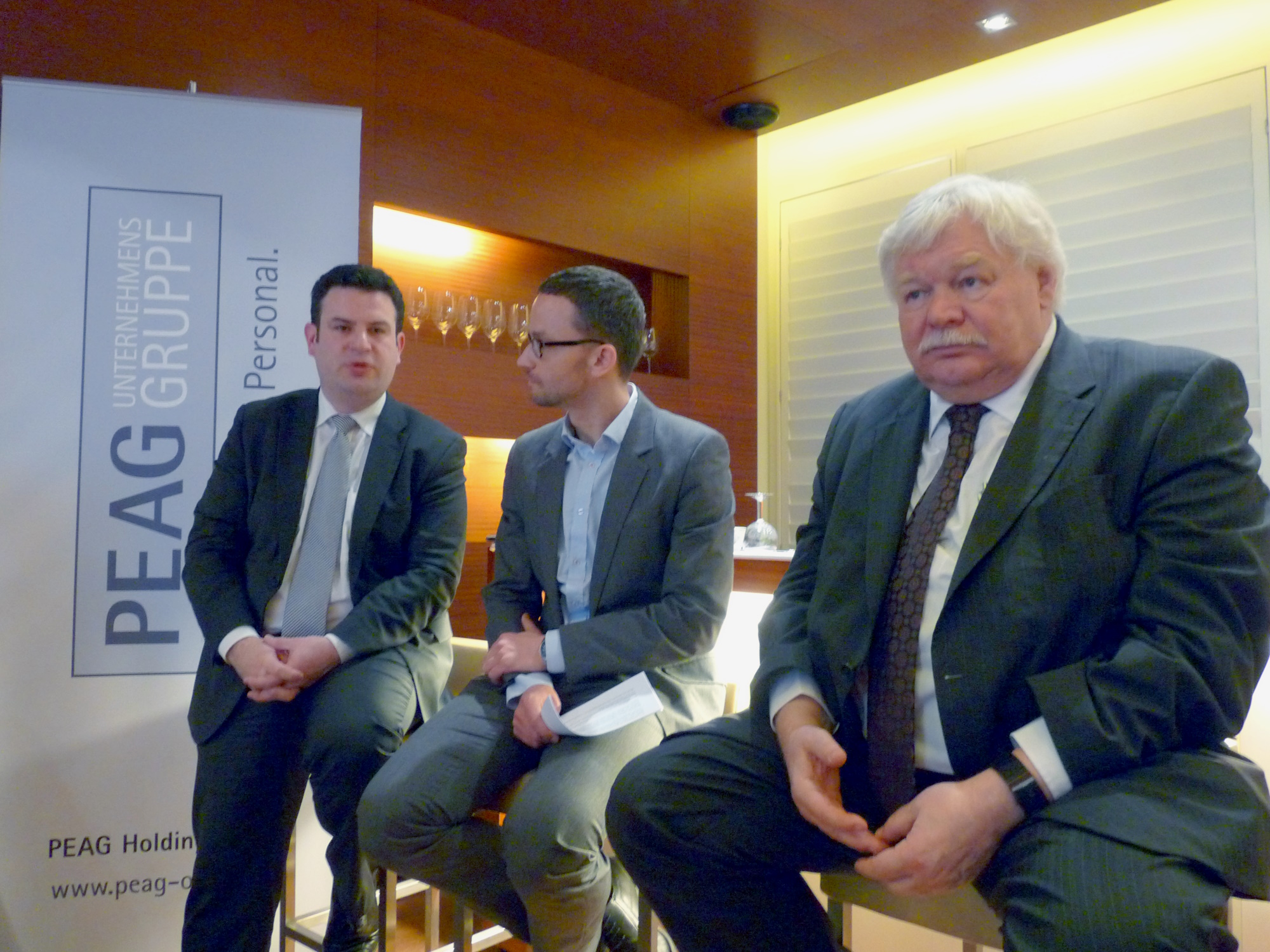 von links: Hubertus Heil, stellvertretender Vorsitzender der SPD-Bundestagsfraktion, Moderator Thomas Sebastian Vitzthum, und Prof. Dr. Horst Hippler, Präsident der Hochschulrektorenkonferenz