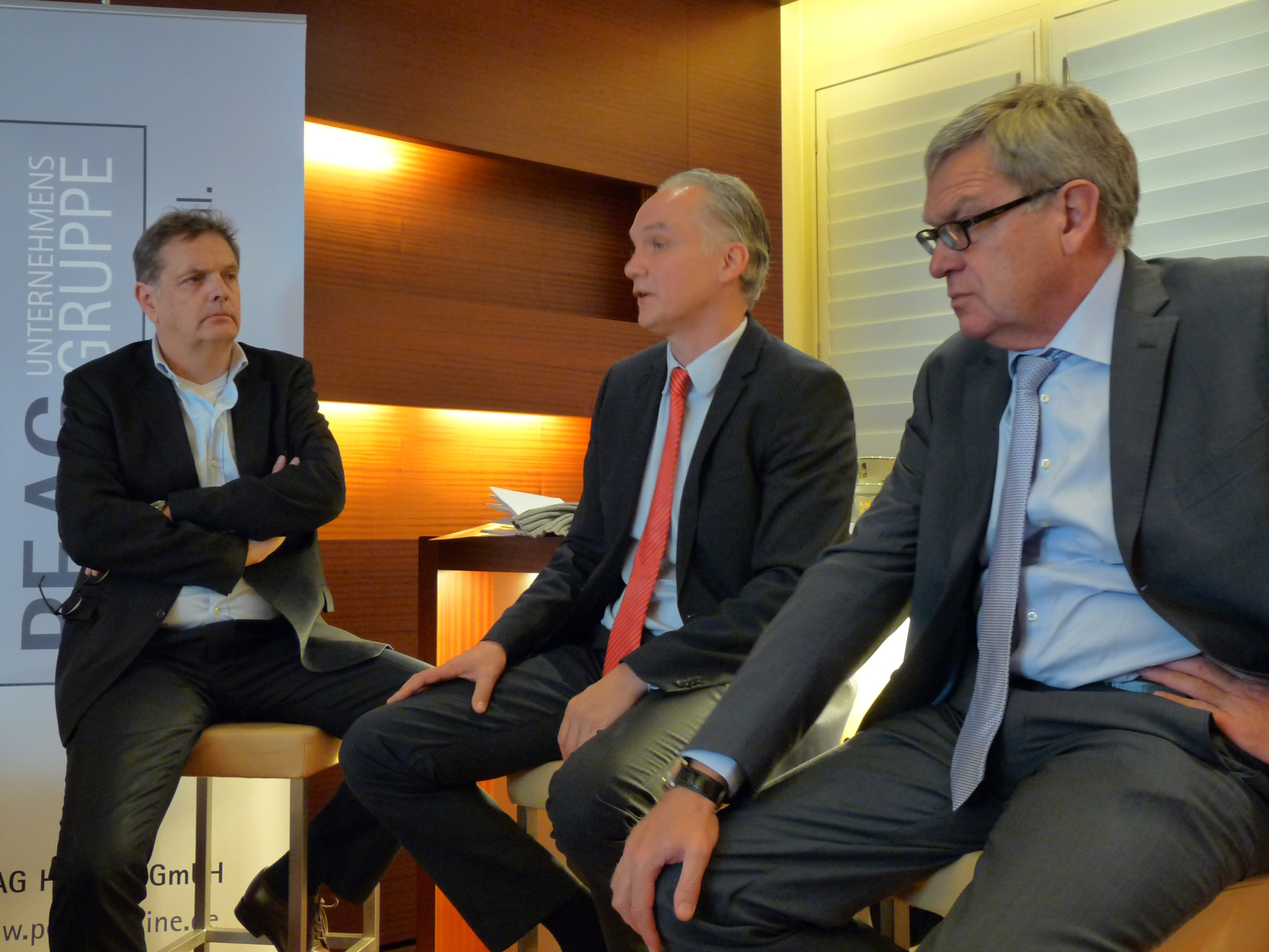 von links: Moderator Axel Vornbäumen, Dr. Dierk Hirschel, Abteilungsleiter Wirtschaft im ver.di-Bundesvorstand, und Dieter Schweer, Mitglied der Hauptgeschäftsführung beim Bundesverband der Deutschen Industrie e.V. (BDI)