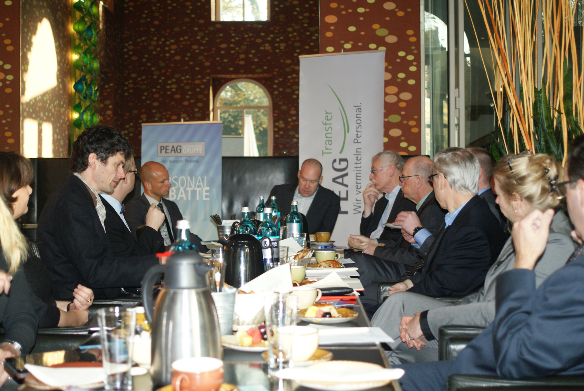 Die PEAG Personaldebatte zum Frühstück in Düsseldorf befasste sich mit dem Thema „Sozialer Arbeitsmarkt – Sinnvolle Beschäftigung statt Arbeitslosigkeit finanzieren“ 