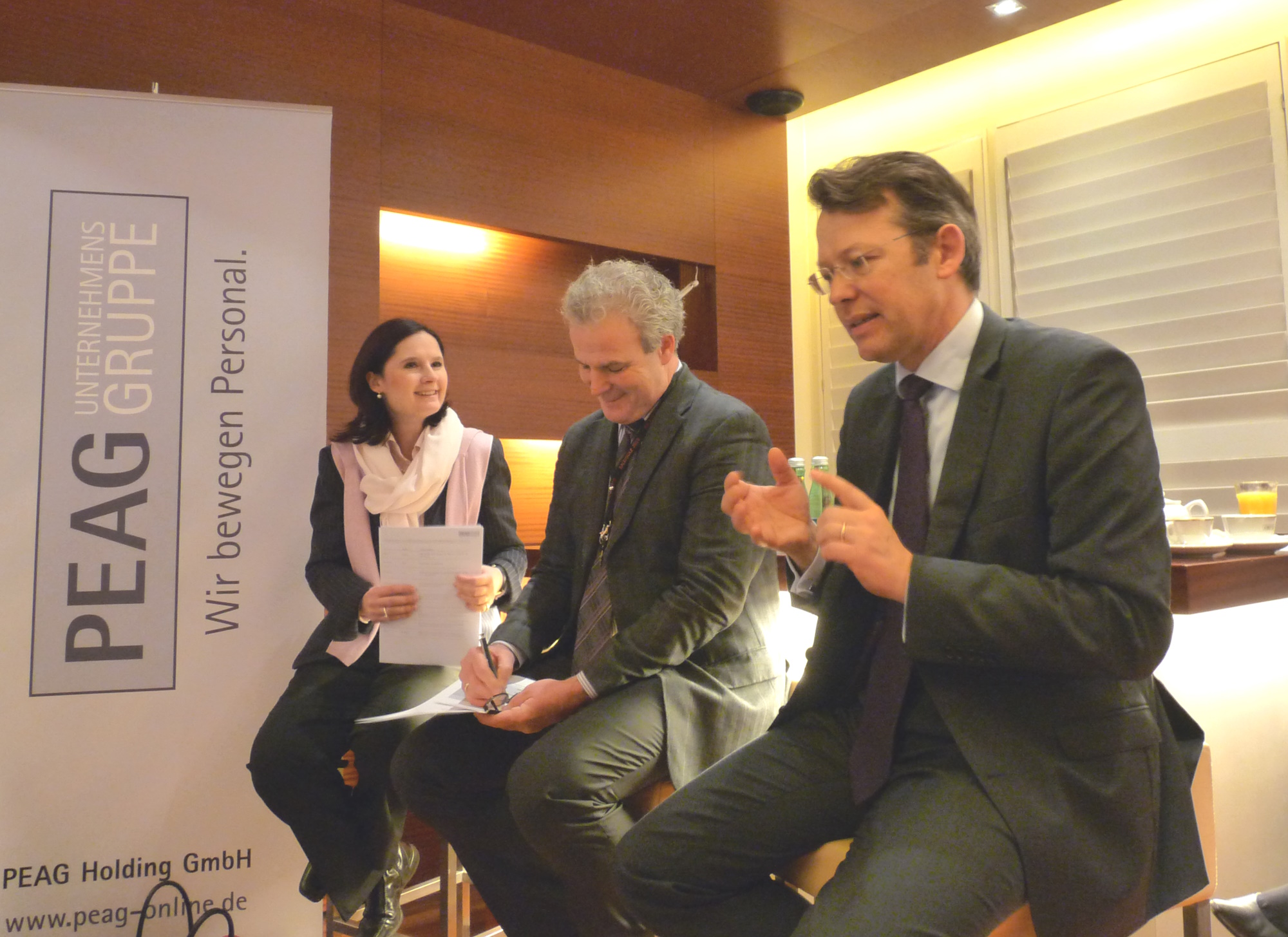 von links: Moderatorin Ines Arland, Prof. Dr. Michael Burda, Institutsdirektor, Wirtschaftswissenschaftliche Fakultät der Humboldt-Universität Berlin, und FDP-Bundesvorstand Otto Fricke