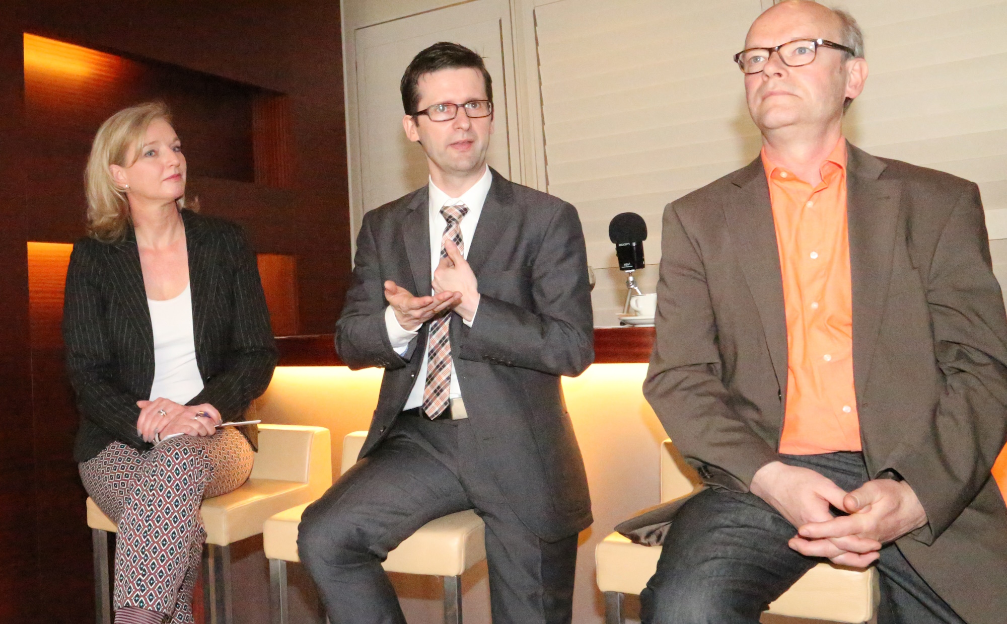 von links: Moderatorin Ute Welty, Dr. Volker Born, Abteilungsleiter Berufliche Bildung, Zentralverband des Deutschen Handwerks, und Ralf Kapschack, MdB, SPD, Mitglied des Ausschusses für Arbeit und Soziales