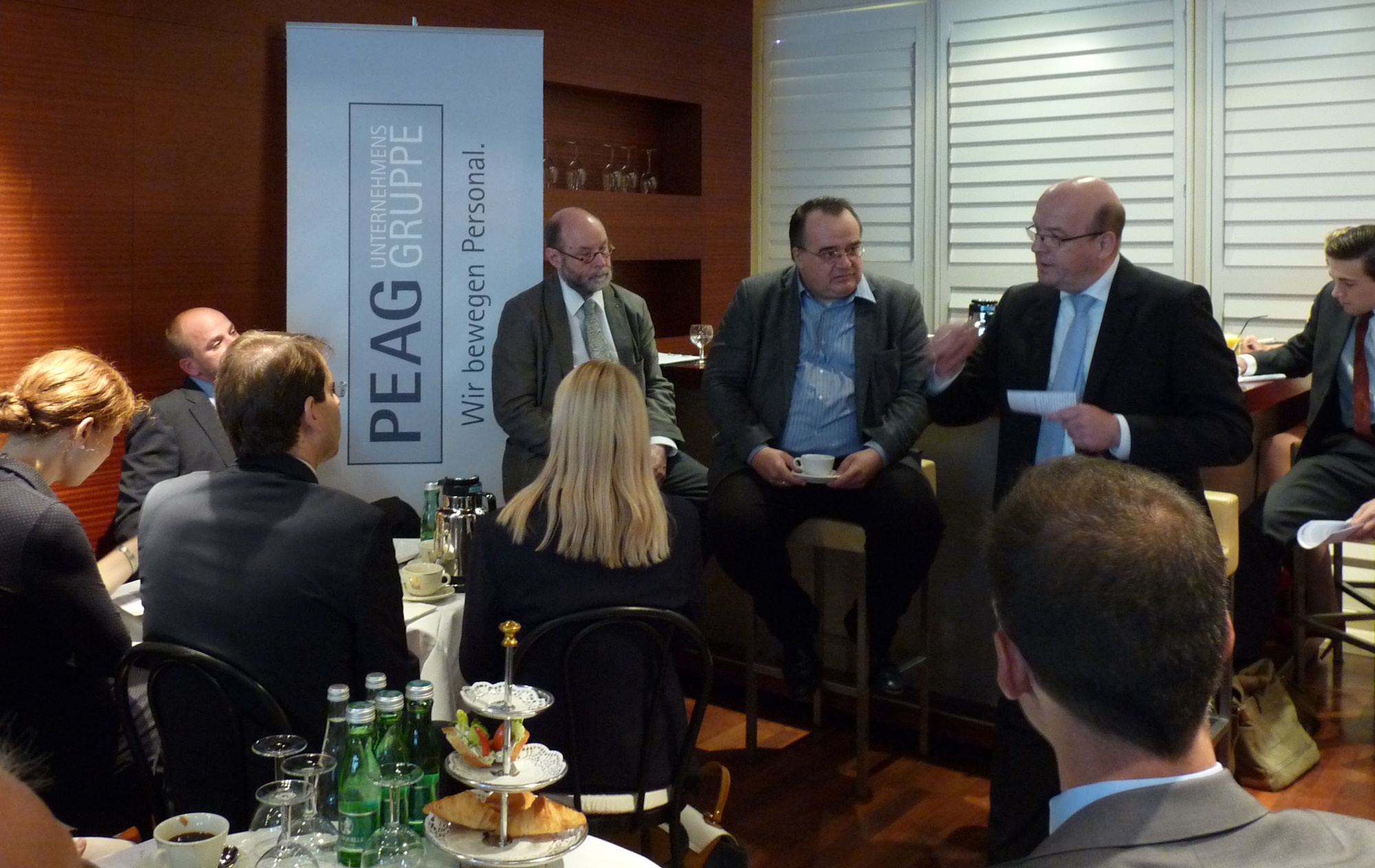 von links: Moderator Ralph Bollmann, Prof. Matthias Zimmer, MdB, CDU, stellv. Vorsitzender Ausschuss für Arbeit und Soziales, und Dr. Hans-Peter Klös, IW Köln, Kommission "Die Zukunft der Arbeitswelt", Robert-Bosch-Stiftung
