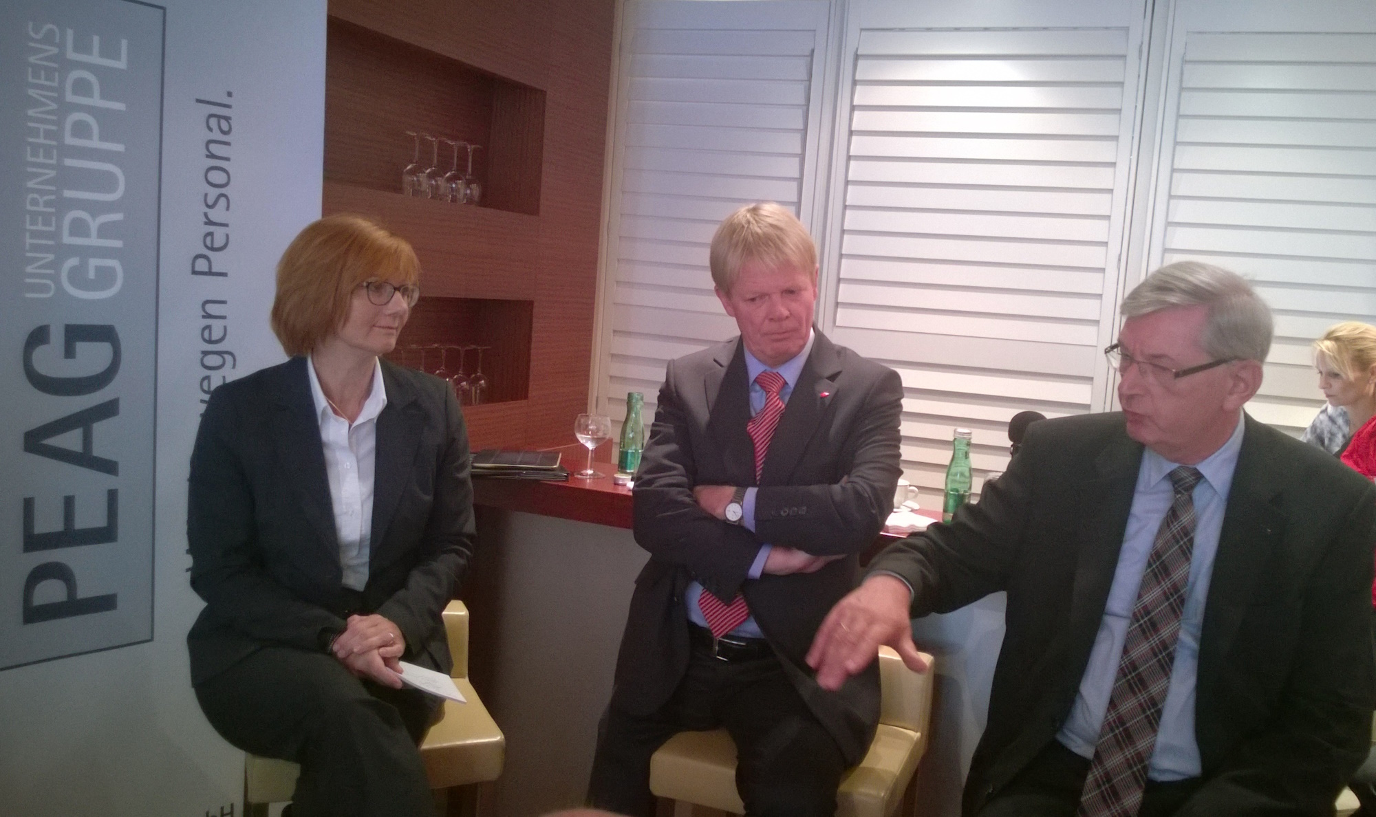 von links: Moderatorin Martina Fietz, Reiner Hoffmann, Vorsitzender des Deutschen Gewerkschaftsbundes (DGB), und Karl Schiewerling, MdB, CDU, Arbeits- und sozialpolitischer Sprecher