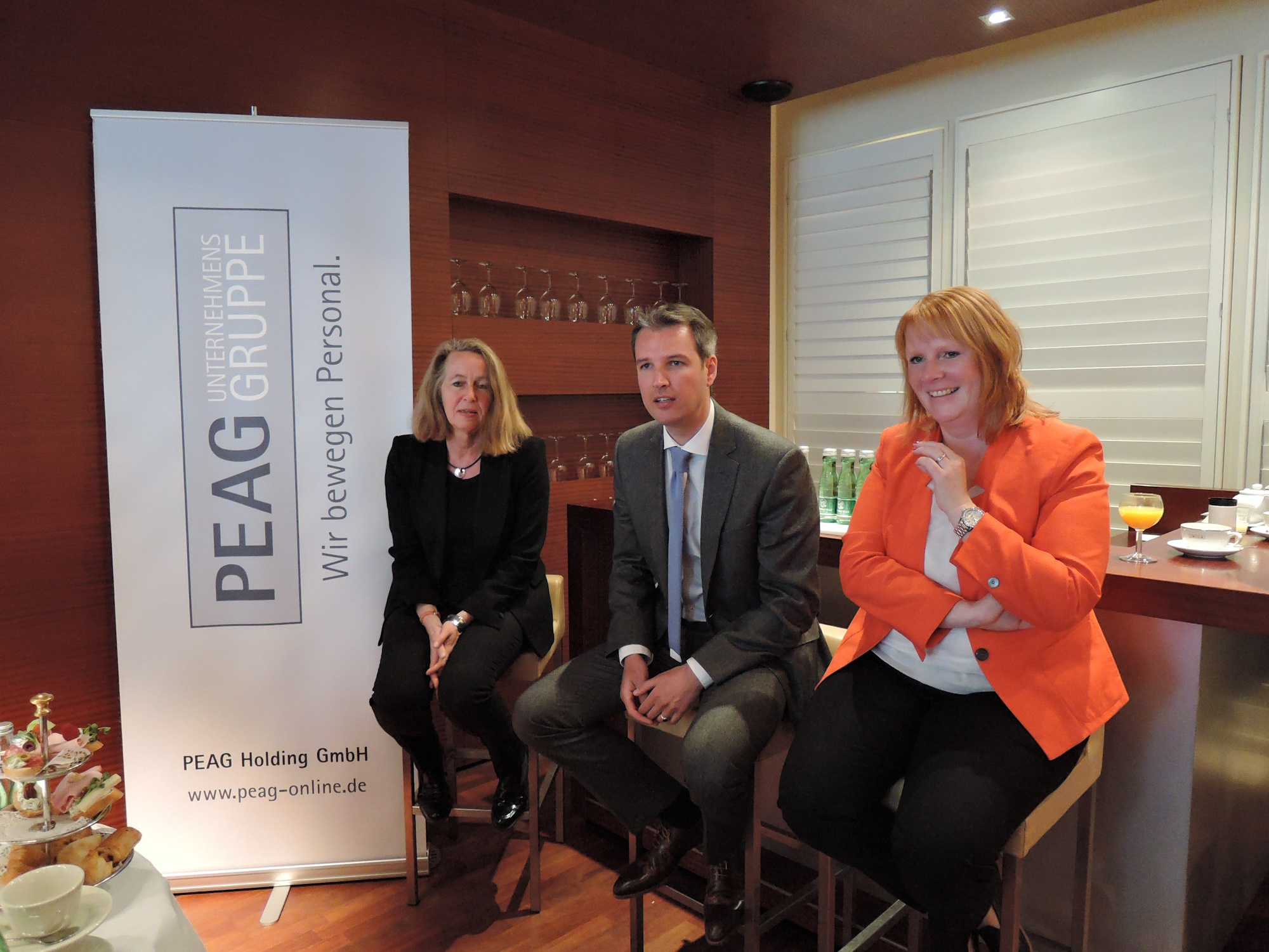 von links: Moderatorin Ulrike Plewnia, Christina Schwarzer, MdB, CDU, und Michael van der Cammen, Leiter Koordinierungsstelle Migration in der Zentrale der Bundesagentur für Arbeit