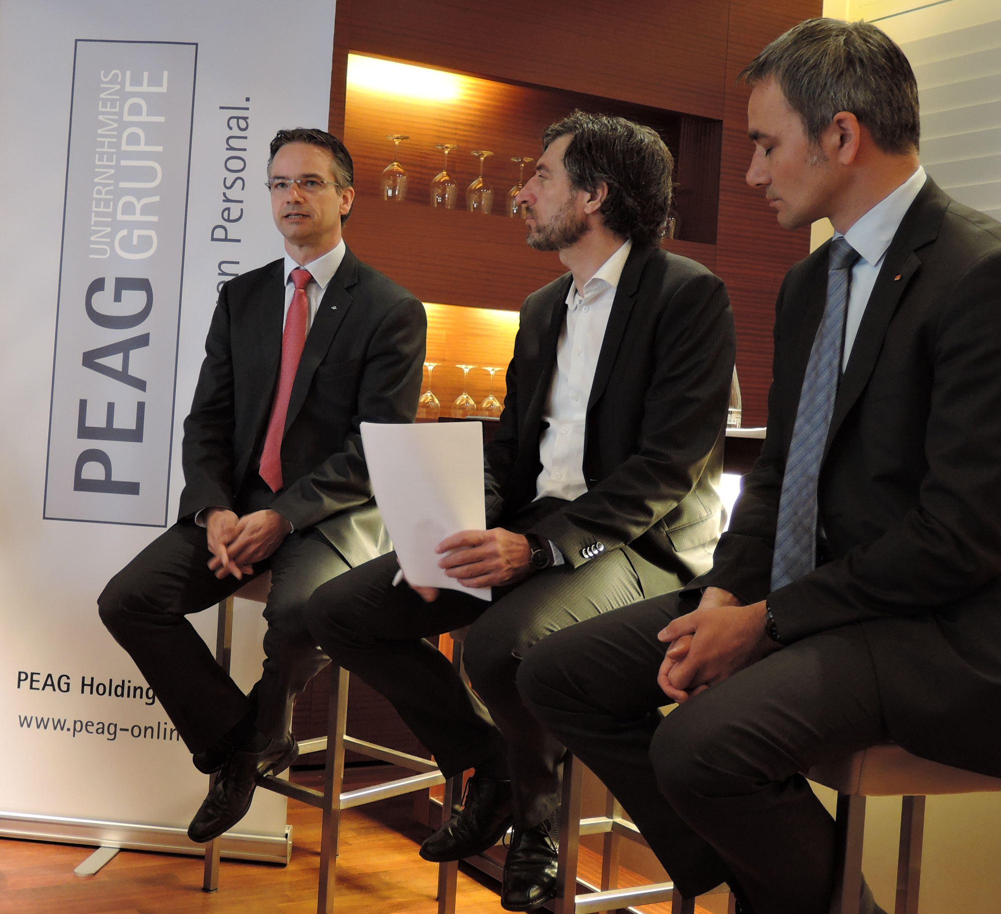 von links: Ilja Schulz, Präsident der Pilotenvereinigung Cockpit e.V., Moderator Gerhard Schröder und Wilfried Oellers, MdB, CDU