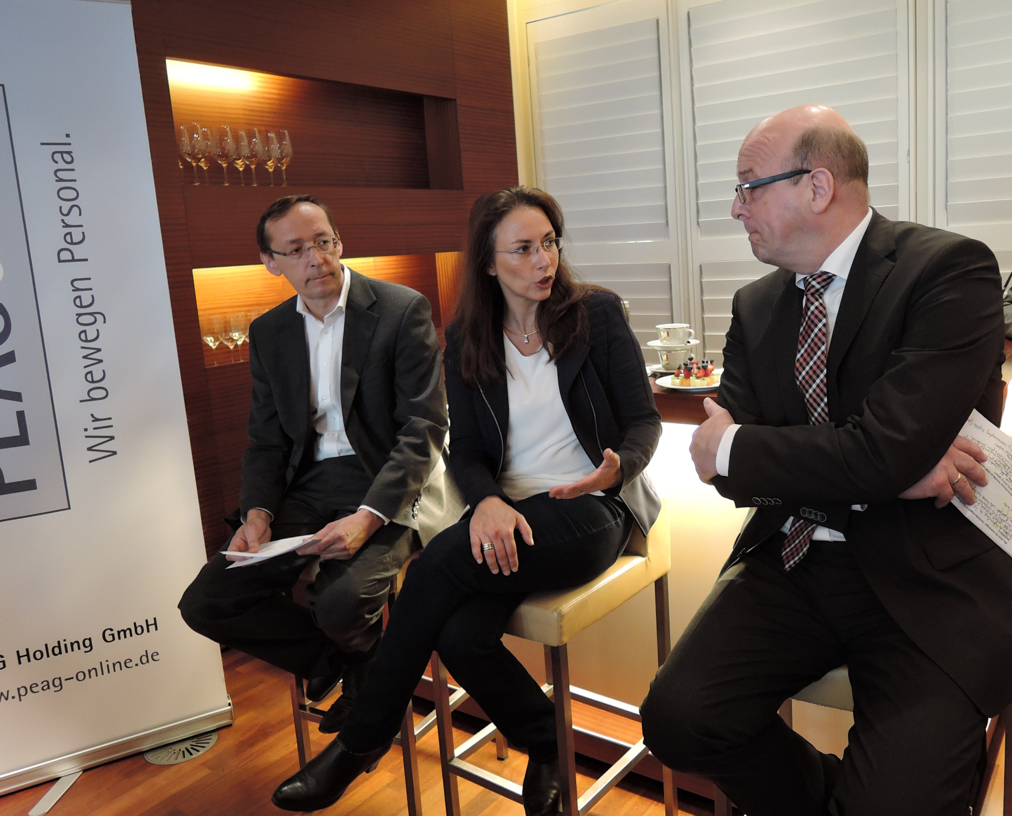 von links: Moderator Thomas Öchsner, Yasmin Fahimi, Generalsekretärin der SPD, und Dr. Hans Peter Klös, Institut der deutschen Wirtschaft Köln, Mitglied Kommission “Die Zukunft der Arbeitswelt” der Robert-Bosch-Stiftung