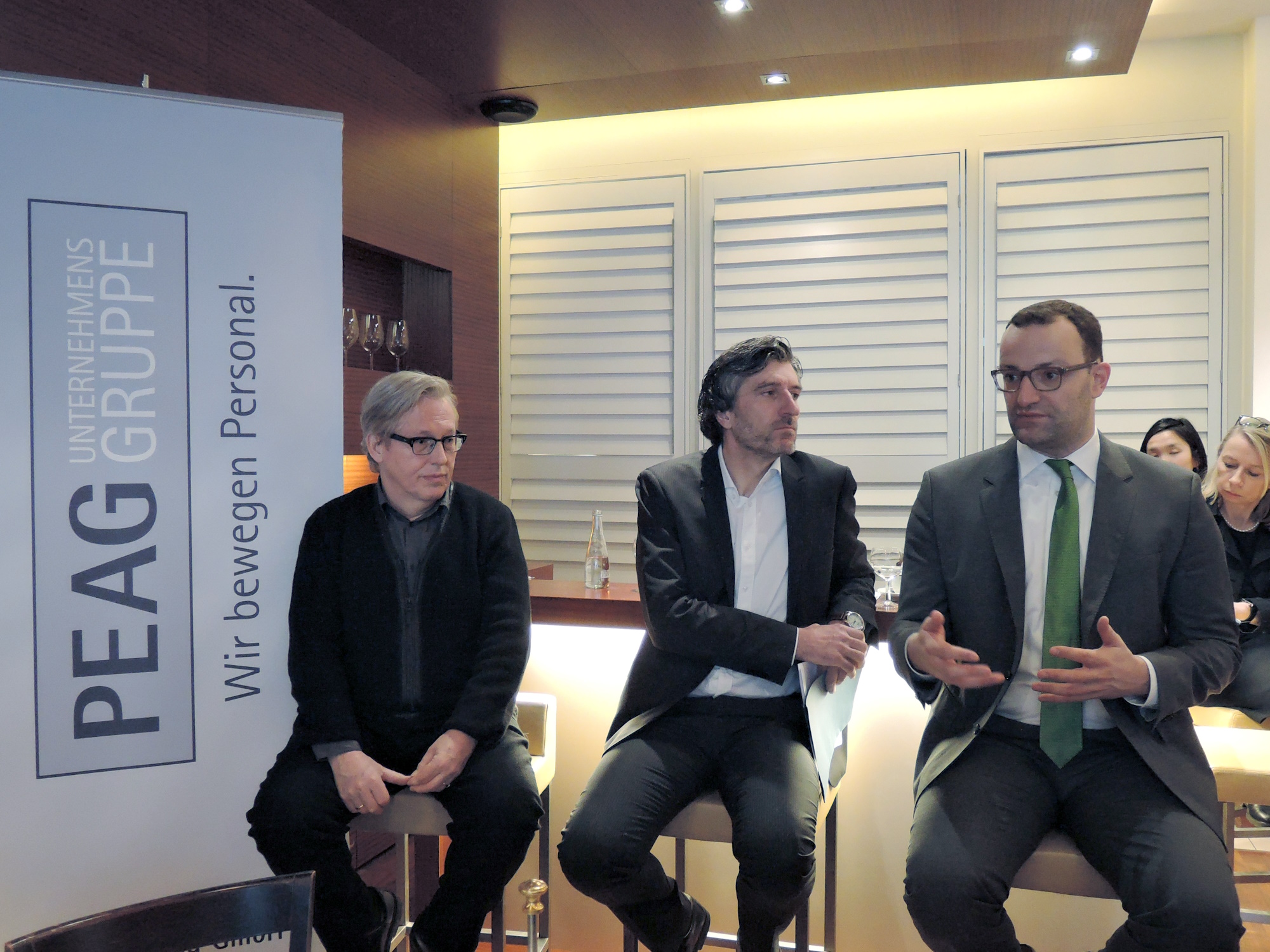 von links: Oswald Metzger, Geschäftsführender Sekretär, Konvent für Deutschland e.V., Moderator Gerhard Schröder und Jens Spahn, Parlamentarischer Staatssekretär beim Bundesminister der Finanzen