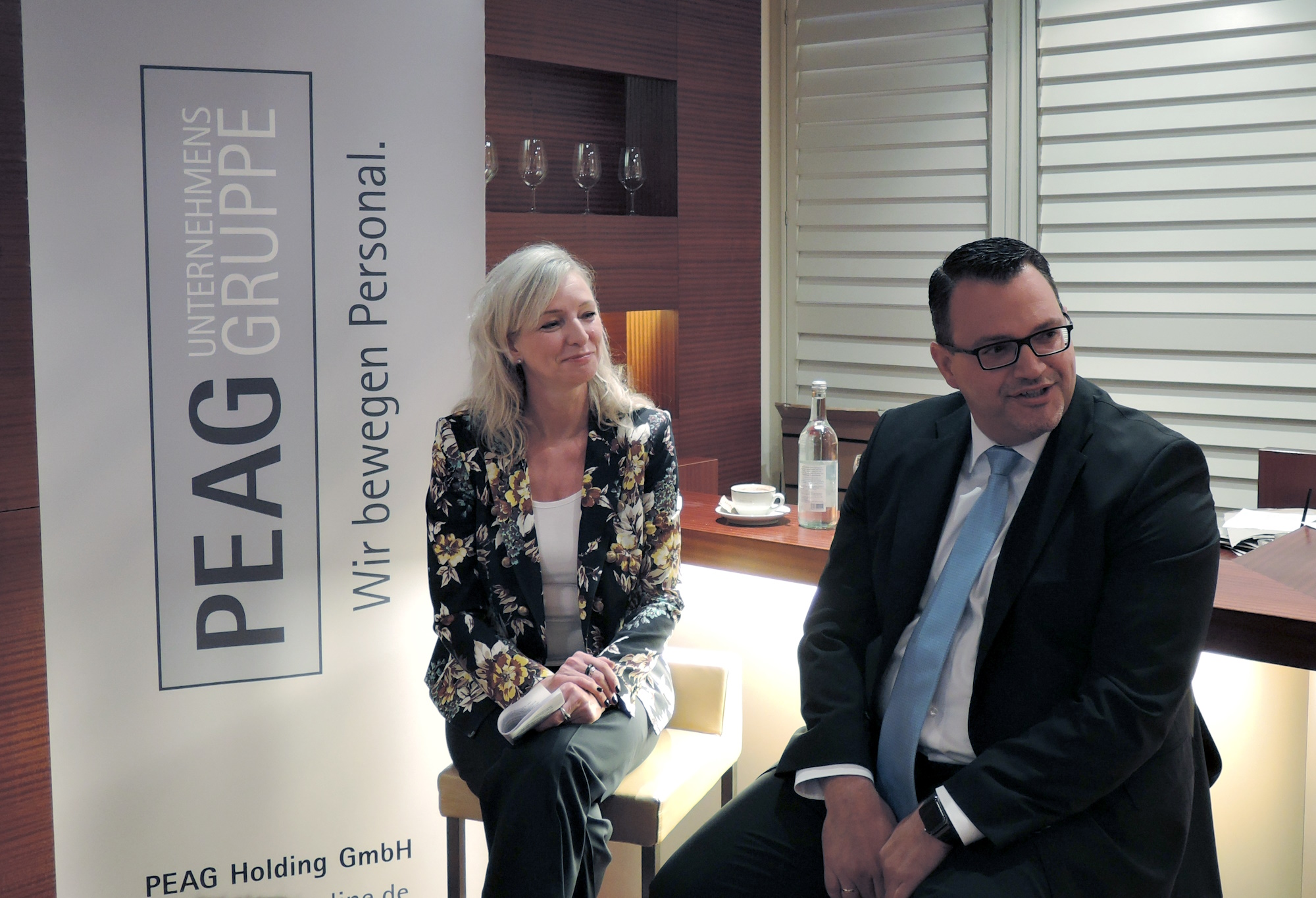 Moderatorin Ute Welty und Oliver Burkhard, Mitglied des Vorstandes und Arbeitsdirektor der thyssenkrupp AG