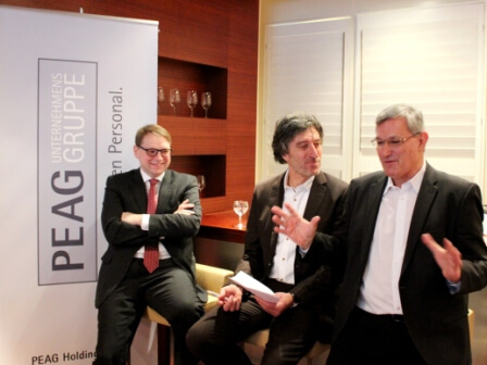 von links: Oliver Zander, Hauptgeschäftsführer beim Arbeitgeberverband Gesamtmetall, Moderator Gerhard Schröder und Bernd Riexinger, Parteivorsitzender DIE LINKE