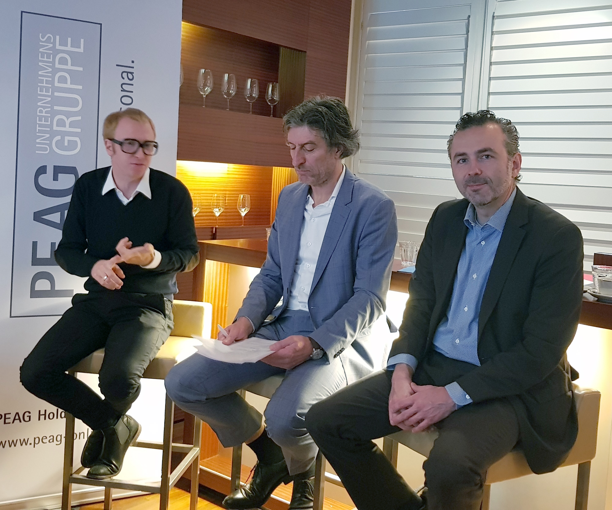 von links: Dr. Joachim Bühler, Geschäftsführer des TÜV-Dachverbandes, Moderator Gerhard Schröder und Thomas Jarzombek, MdB, CDU, Sprecher Digitale Agenda