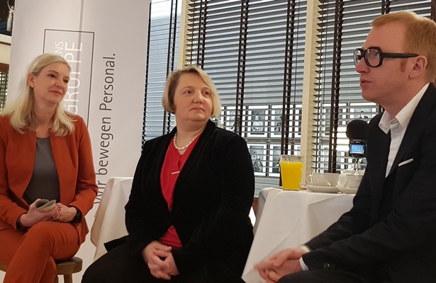 von links: Moderatorin Ute Welty, Katja Mast, MdB, SPD, stellvertretende Fraktionsvorsitzende der SPD-Bundestagsfraktion und Dr. Joachim Bühler, Geschäftsführer des TÜV-Verbandes