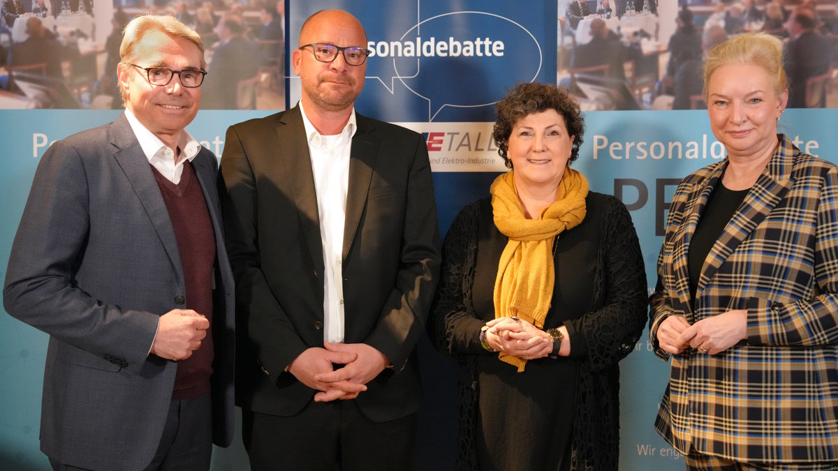 FDP-Bundestagsabgeordneter Carl-Julius Cronenberg (links), Sven Kramer, Geschäftsführer PEAG Holding GmbH, DGB-Bundesvorständin Anja Piel und Moderatorin Ute Welty