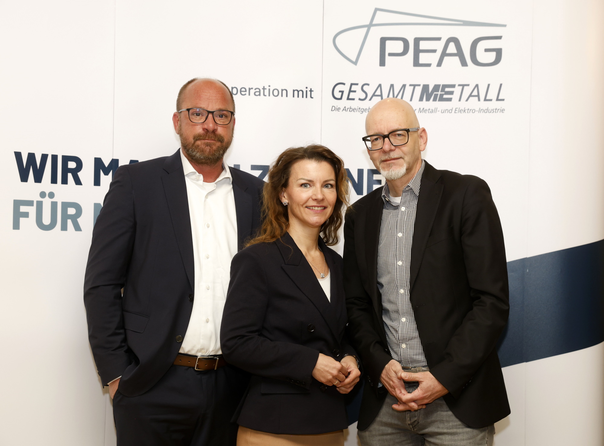 von links: Sven Kramer, Sprecher der Geschäftsführung der PEAG Holding GmbH, Jana Schimke, stellvertretende Bundesvorsitzende der Mittelstands- und Wirtschaftsunion, und Dr. Oliver Stettes, Leiter des Clusters Arbeitswelt und Tarifpolitik im Institut der deutschen Wirtschaft Köln. 