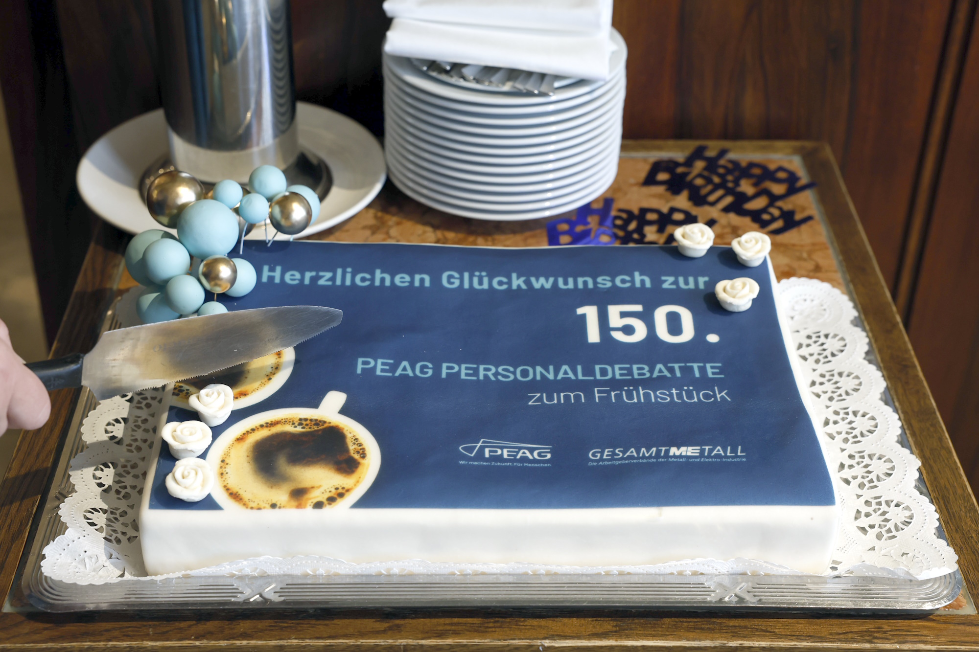 Torte zur 150. PEAG Personaldebatte zum Frühstück in Berlin
