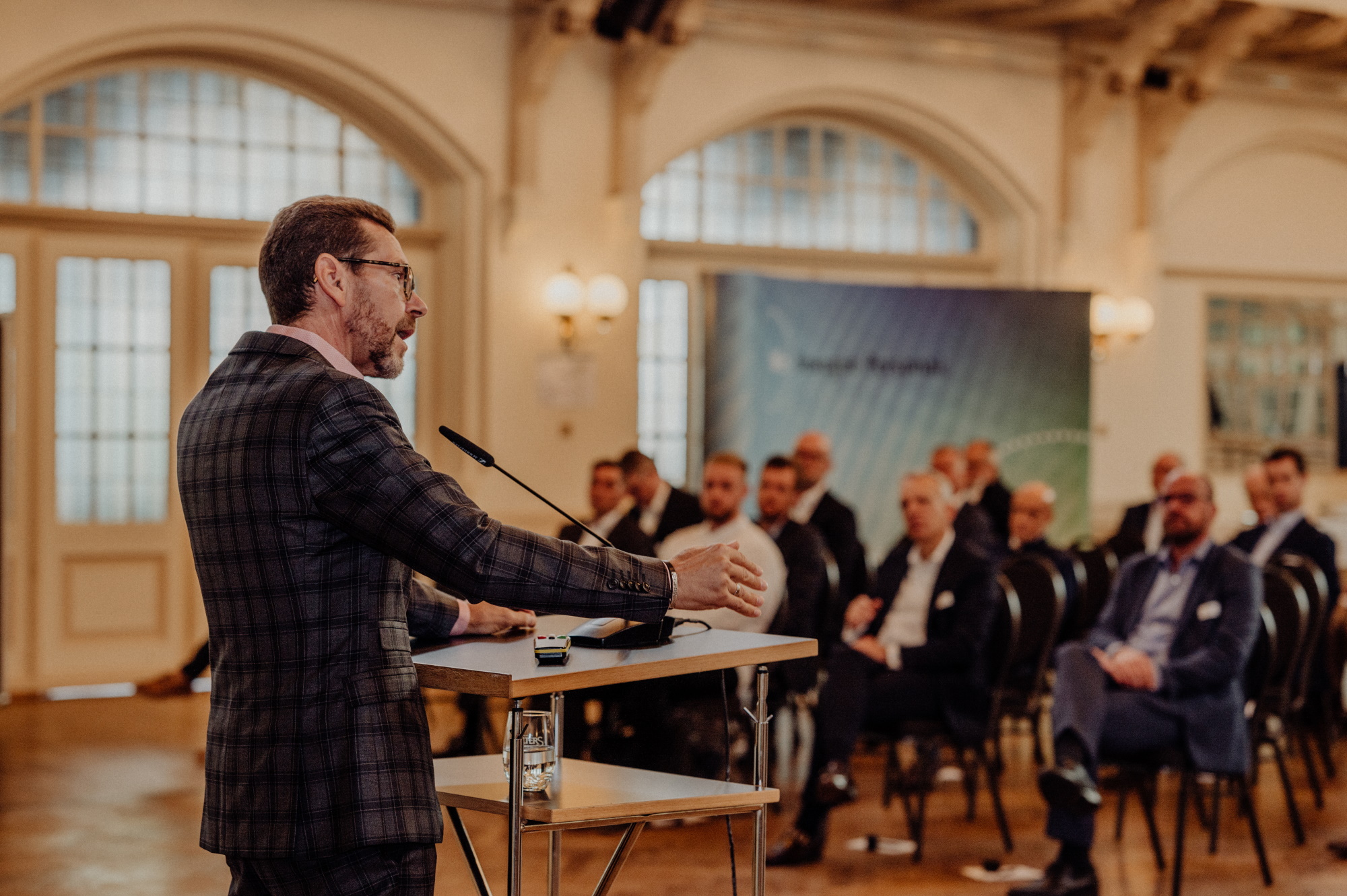 Professor Sascha Stowasser beim PEAG Symposium 2022