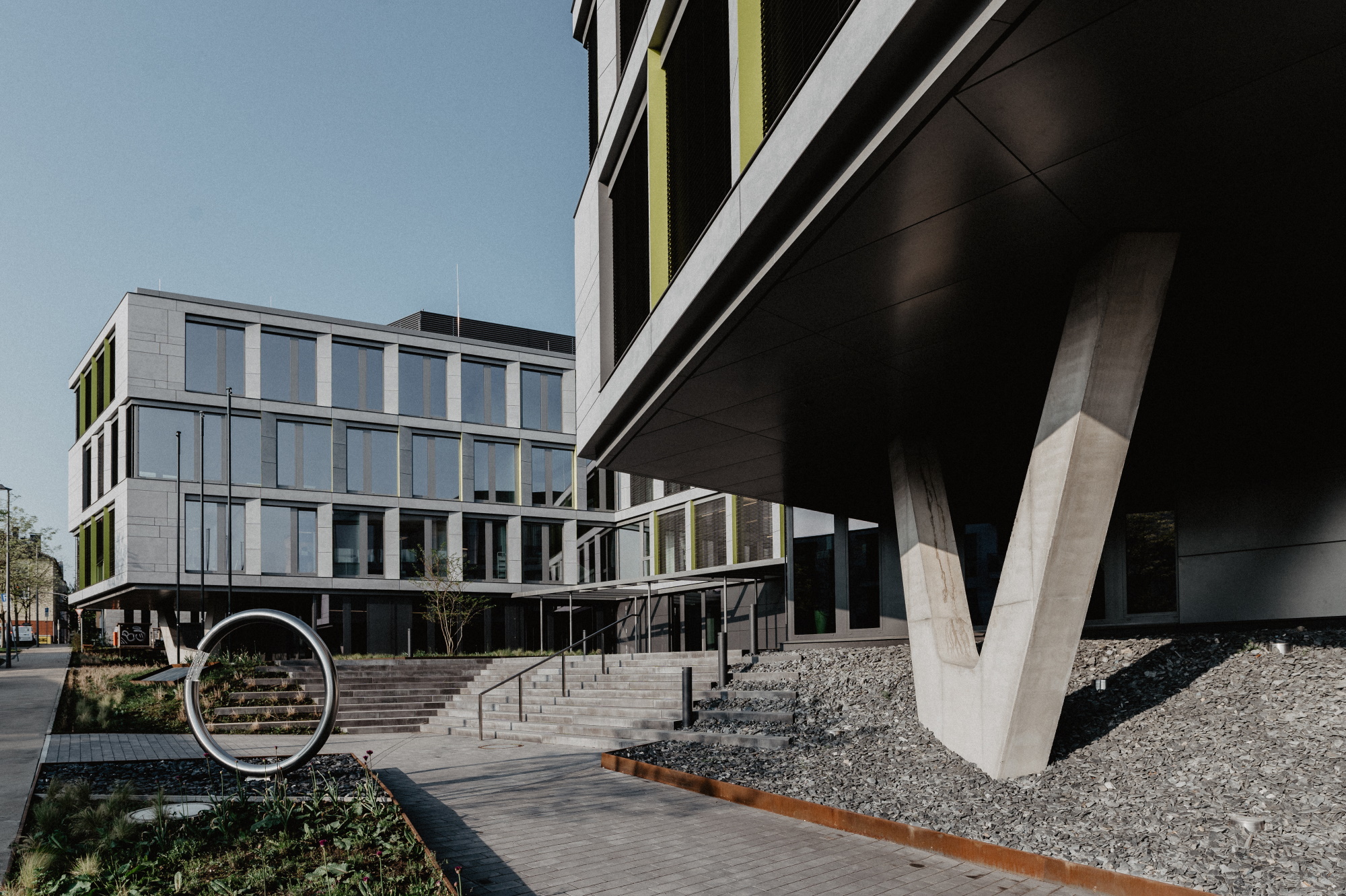 Wir machen Zukunft. Für Menschen. Die PEAG Gruppe ist Ihr strategischer Partner für Personalberatung, vermittlungsorientierte Arbeitnehmerüberlassung, Zeitarbeit, Placement und Beschäftigtentransfer sowie für Ihre Personaladministration. 