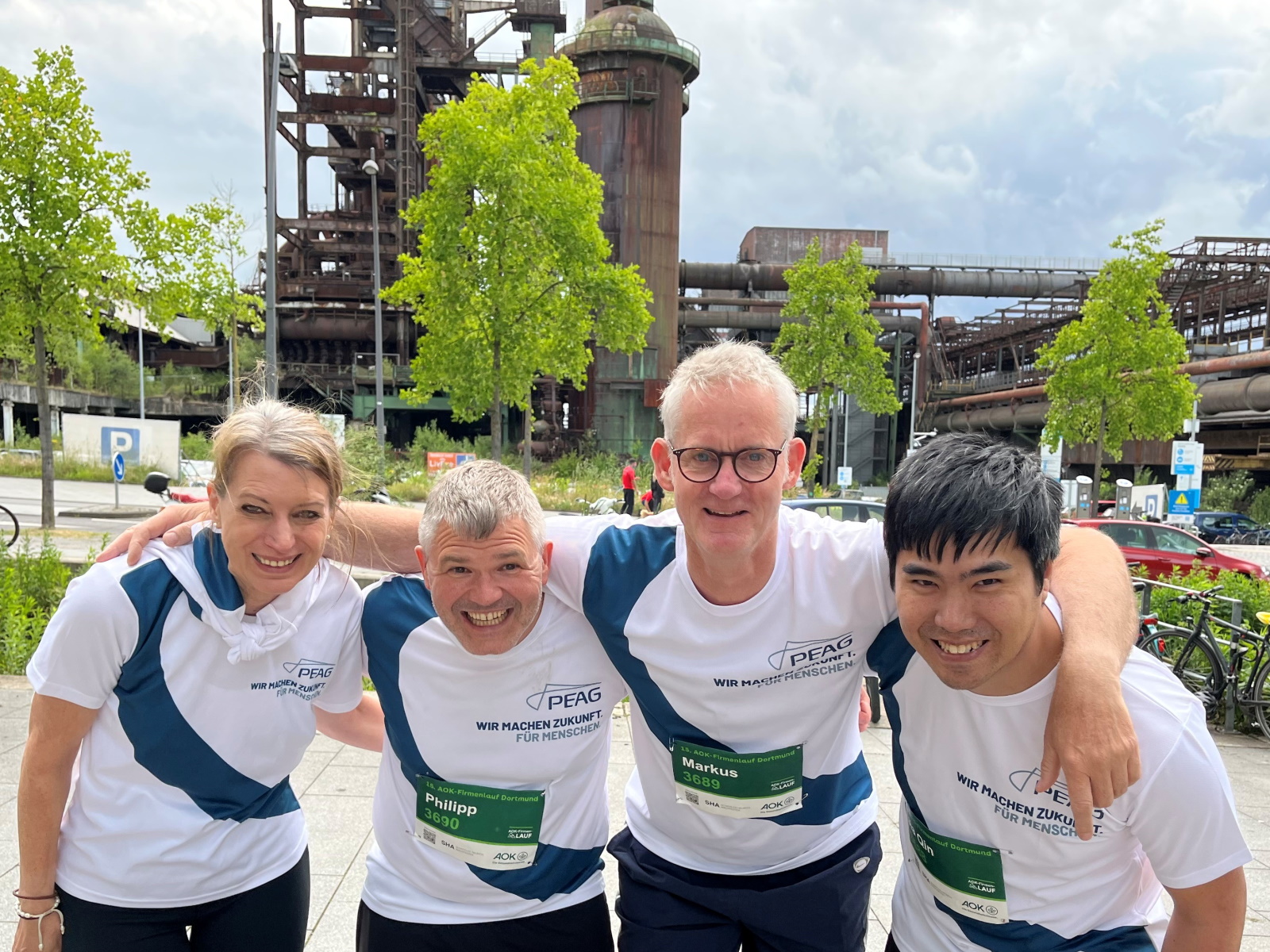 Bei der PEAG läuft’s auch in Sachen Sport. Unser #TeamPEAG hat beim traditionellen AOK-Firmenlauf in Dortmund mitgemacht, Mitarbeitende aus der Unternehmensgruppe waren mit dem Claim „Wir machen Zukunft. Für Menschen." auf ihren T-Shirts unterwegs. 