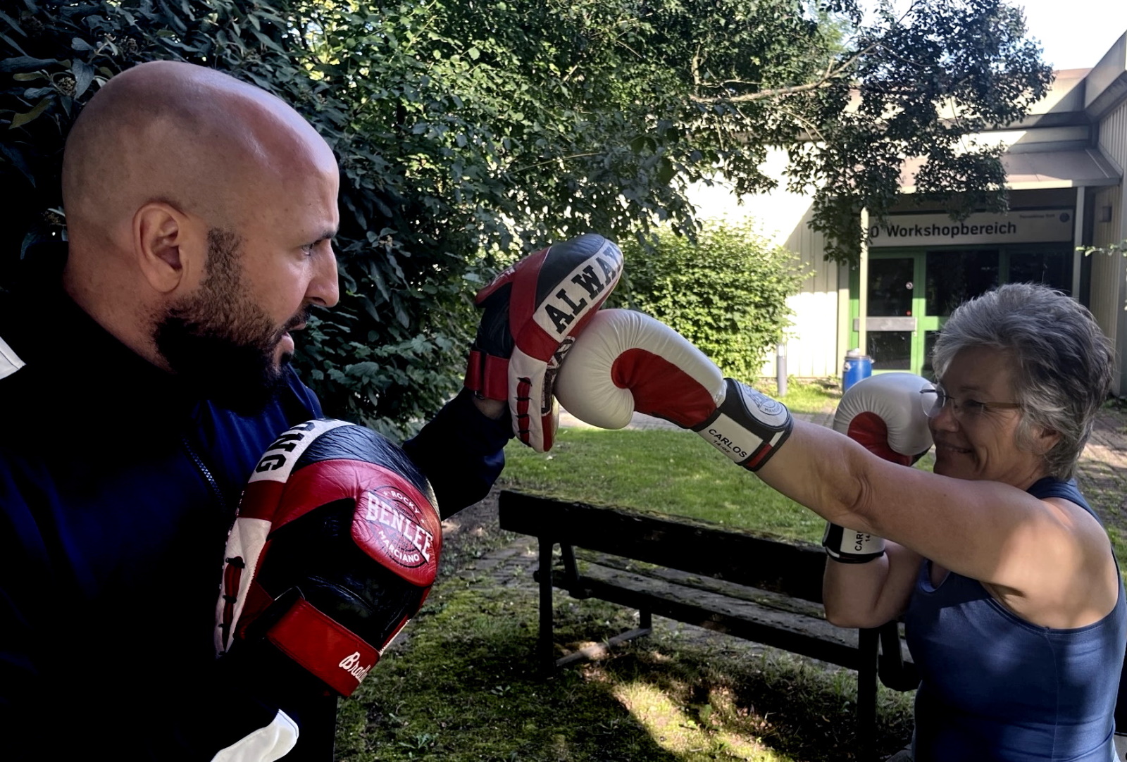 Dreißig Jahre hat Riadh Hajaji in Lager und Logistik gearbeitet. Dann war Schluss mit dem Job beim Werkstoffhändler thyssenkrupp Schulte in Mülheim. Rückläufige und geringe Nachfrage am Markt waren die Gründe. Doch der 50-Jährige, verheiratet und Vater dreier Kinder, bekam durch einen Sozialplan die Chance, in eine Transfergesellschaft zu wechseln. 